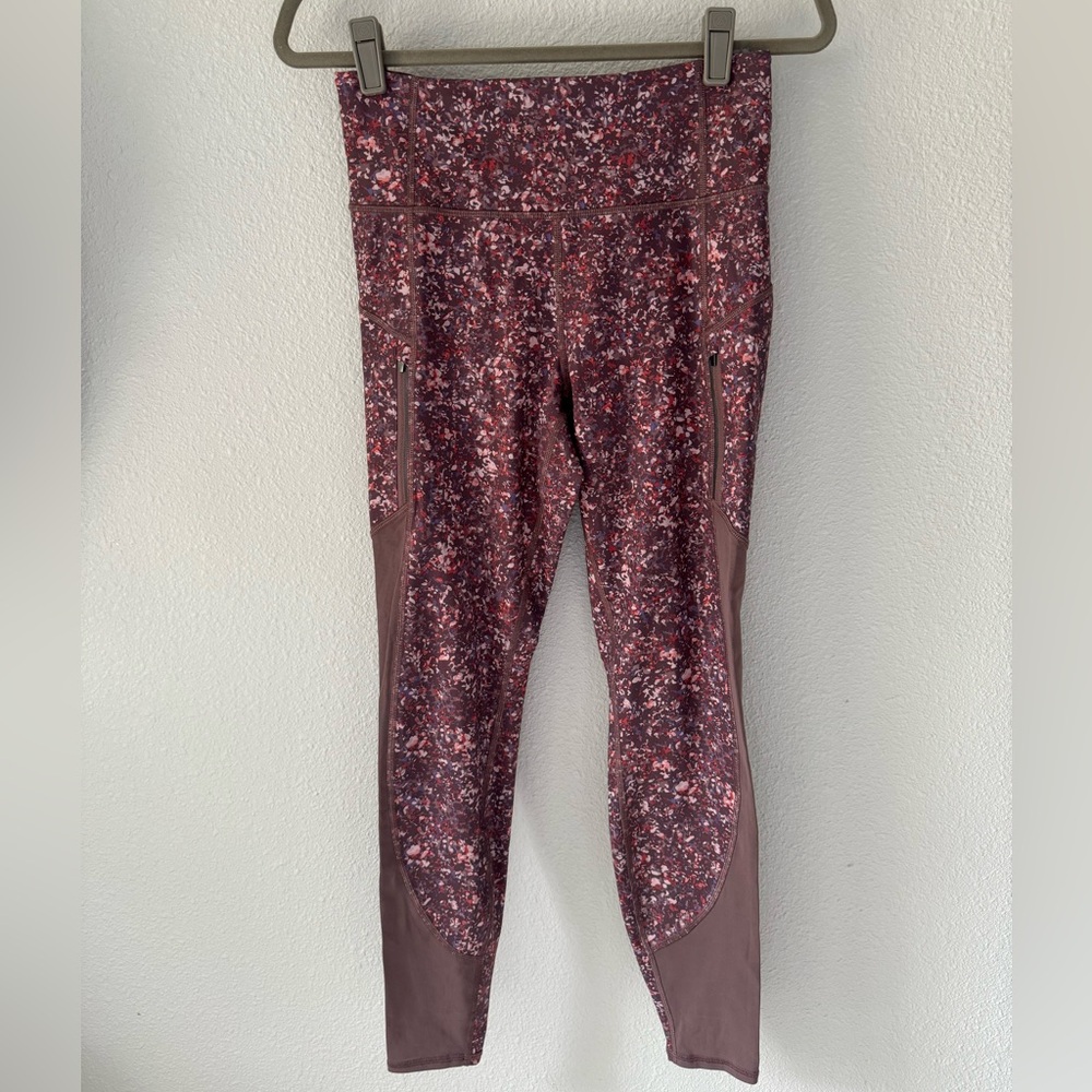 Athleta 'Ranier Printed Mesh Tights' Sz Small Zip Pockets  Sandstone smoked